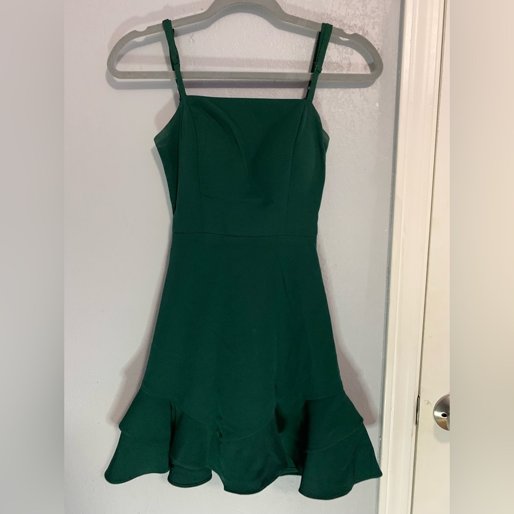 Beautiful Green dress from Dillards, the brand is “dear moon” , SIZE 1